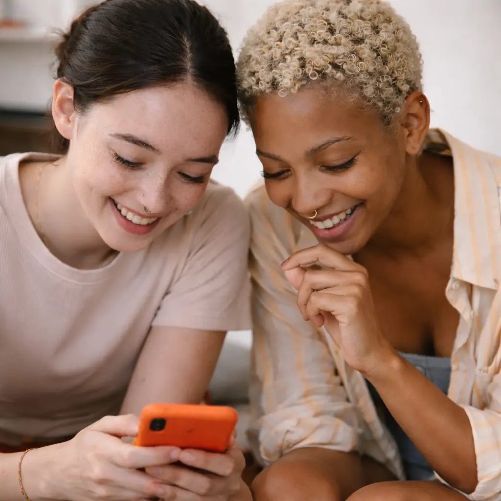 Two friends picking a walk on the Speareat app